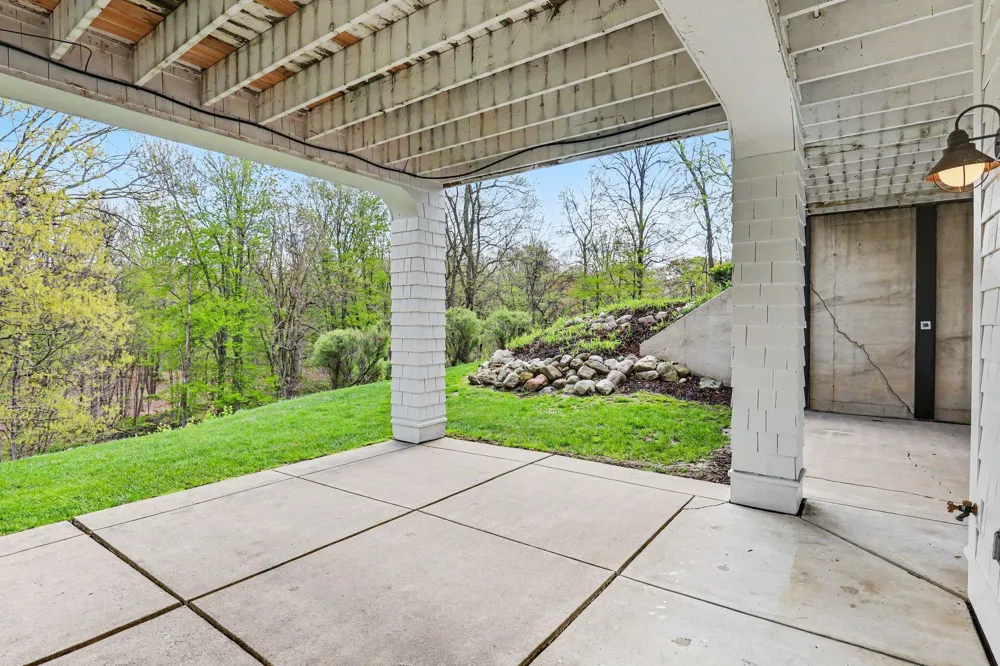 1670 Flowers Crossing Drive NE Grand Rapids Charter Township, MI 49525
