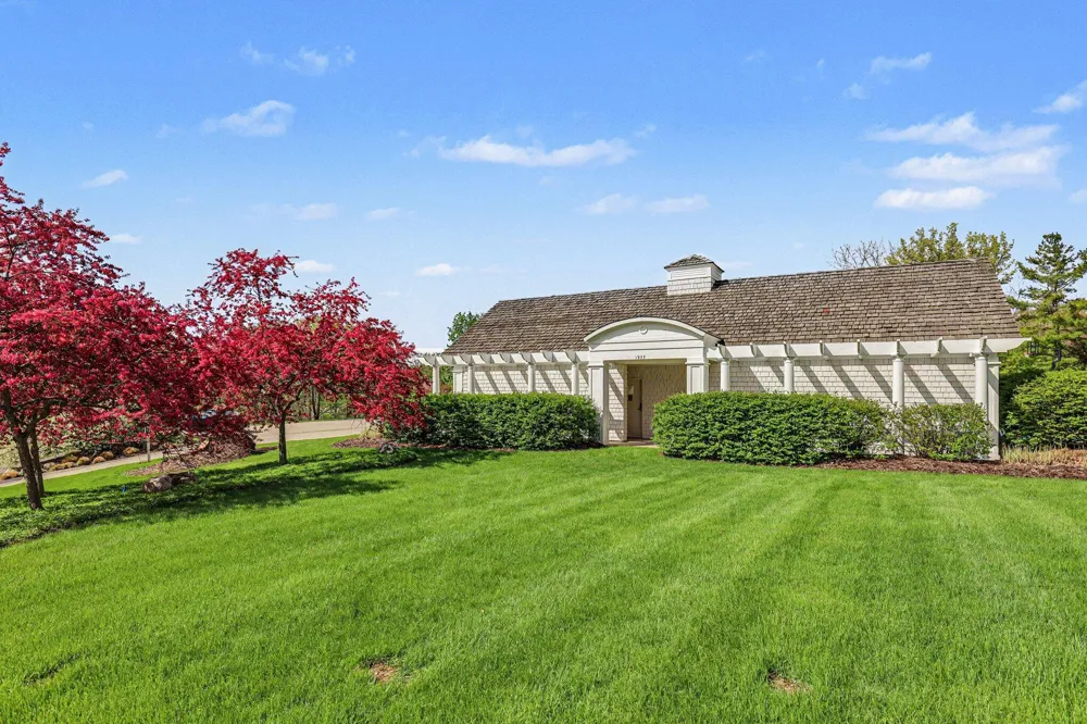 1670 Flowers Crossing Drive NE Grand Rapids Charter Township, MI 49525