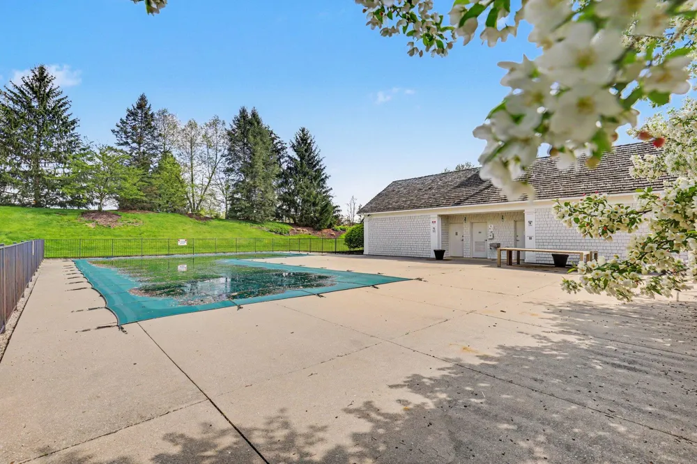 1670 Flowers Crossing Drive NE Grand Rapids Charter Township, MI 49525