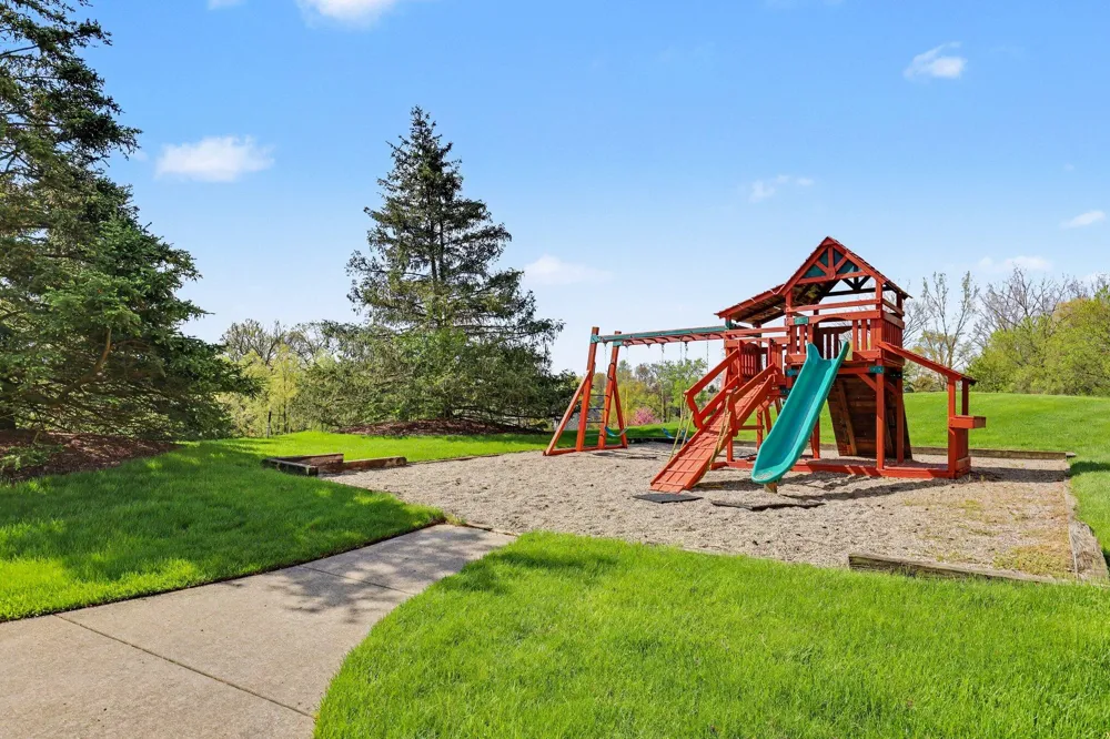 1670 Flowers Crossing Drive NE Grand Rapids Charter Township, MI 49525