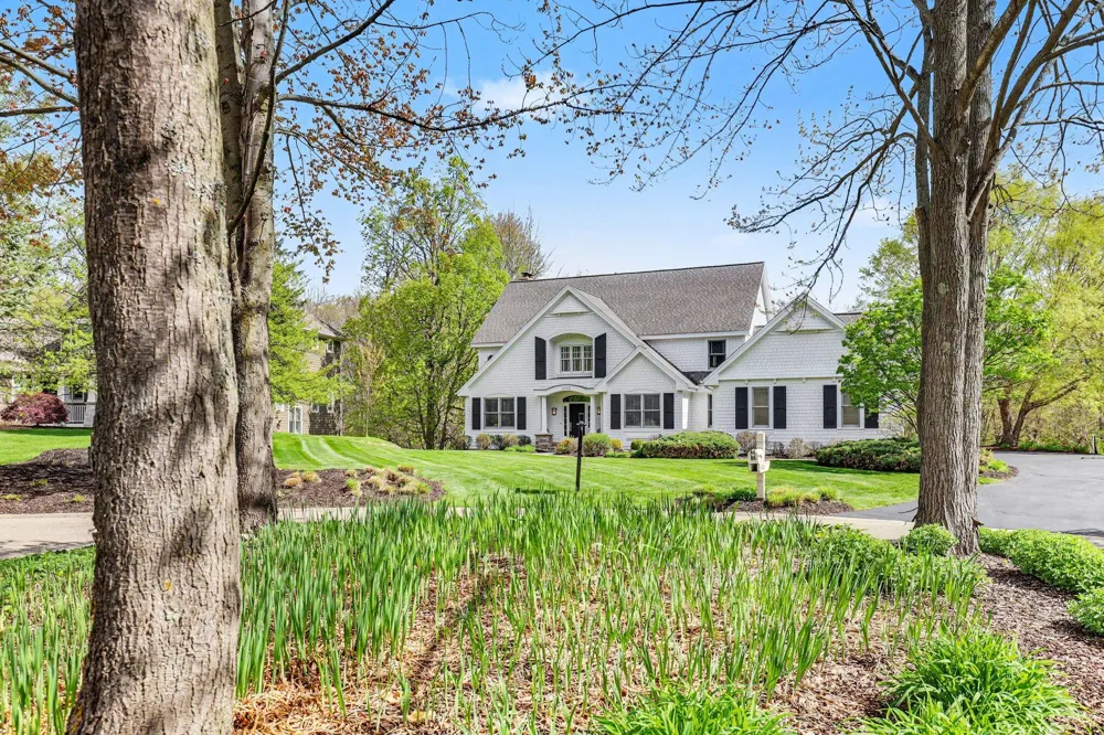 1670 Flowers Crossing Drive NE Grand Rapids Charter Township, MI 49525