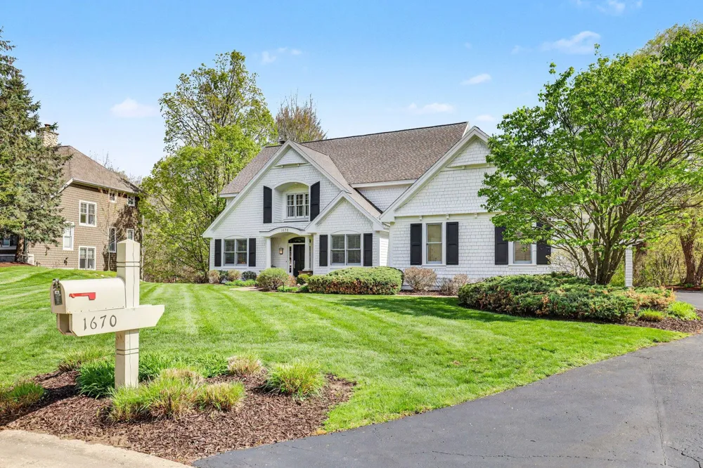 1670 Flowers Crossing Drive NE Grand Rapids Charter Township, MI 49525