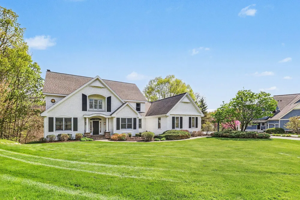 1670 Flowers Crossing Drive NE Grand Rapids Charter Township, MI 49525
