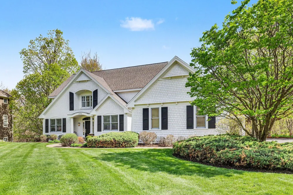 1670 Flowers Crossing Drive NE Grand Rapids Charter Township, MI 49525