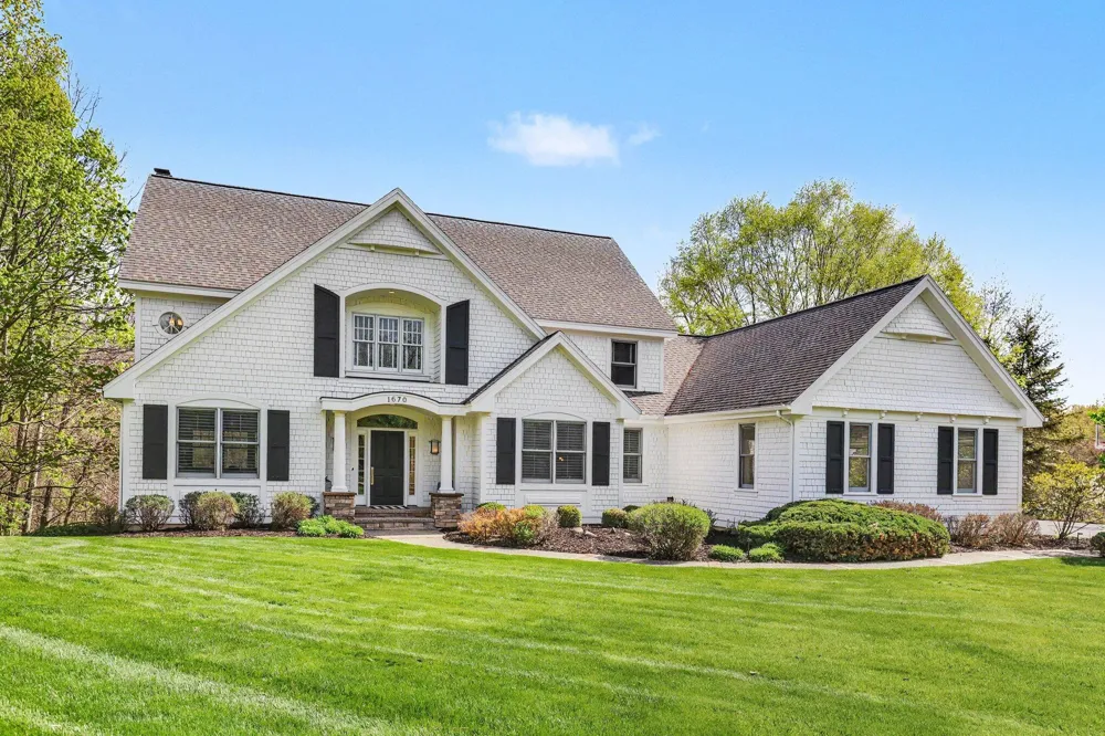 1670 Flowers Crossing Drive NE Grand Rapids Charter Township, MI 49525