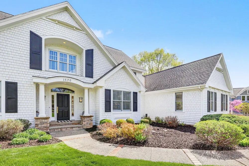 1670 Flowers Crossing Drive NE Grand Rapids Charter Township, MI 49525