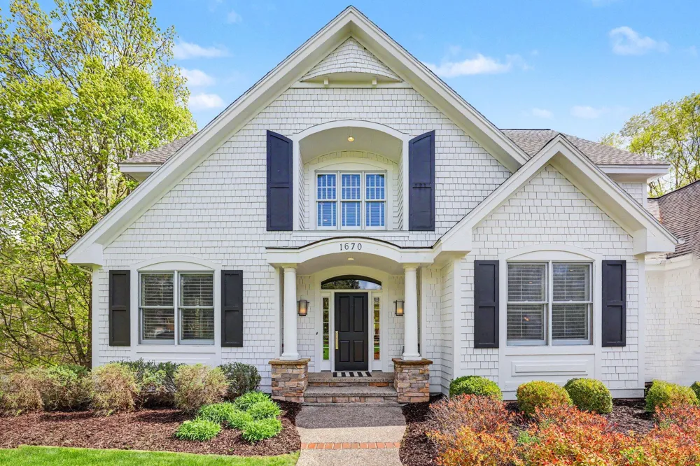 1670 Flowers Crossing Drive NE Grand Rapids Charter Township, MI 49525