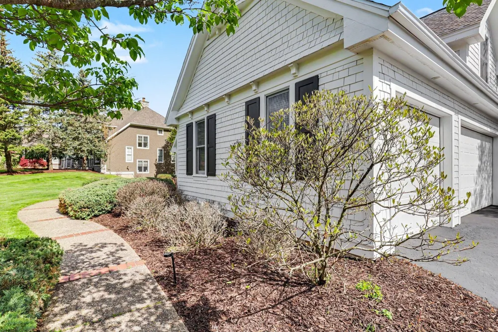 1670 Flowers Crossing Drive NE Grand Rapids Charter Township, MI 49525