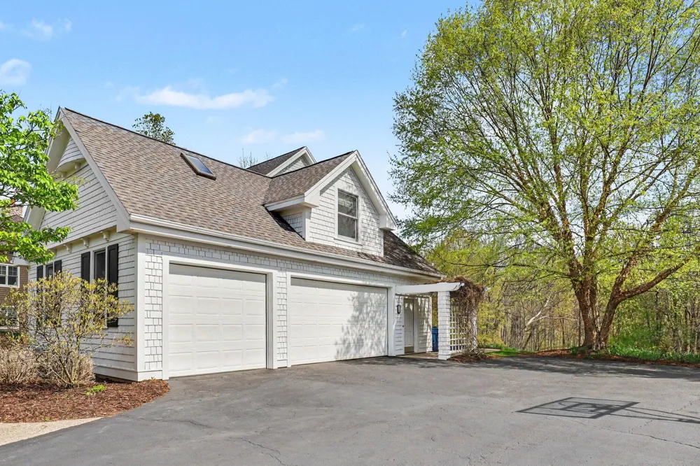 1670 Flowers Crossing Drive NE Grand Rapids Charter Township, MI 49525