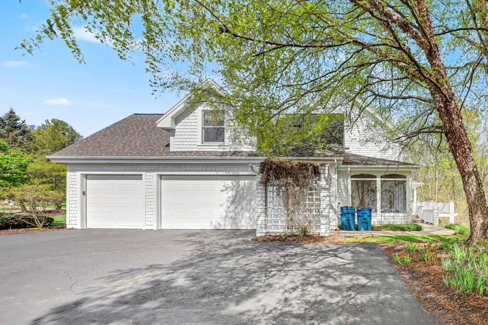 1670 Flowers Crossing Drive NE Grand Rapids Charter Township, MI 49525