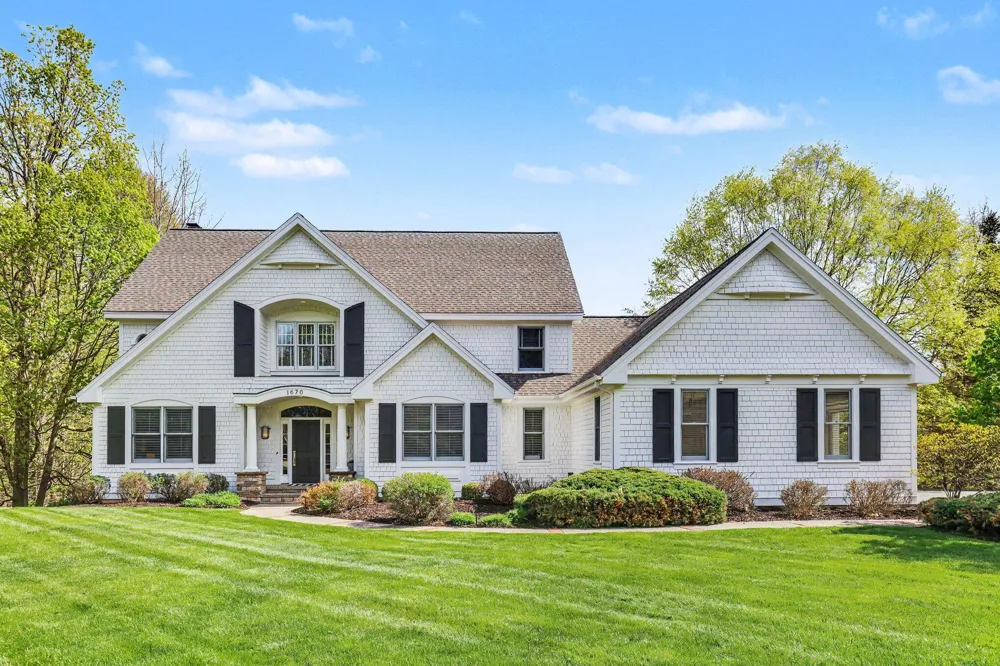 1670 Flowers Crossing Drive NE Grand Rapids Charter Township, MI 49525