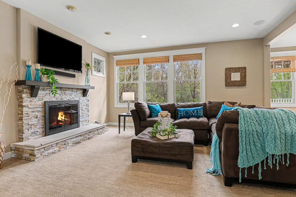 1670 Flowers Crossing Drive NE Grand Rapids Charter Township, MI 49525