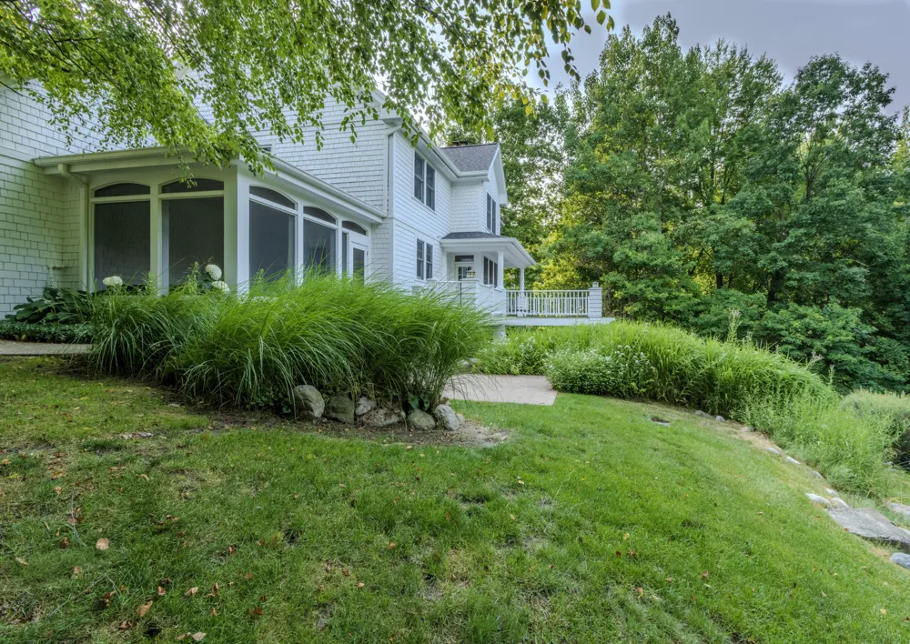 1670 Flowers Crossing Drive NE Grand Rapids Charter Township, MI 49525