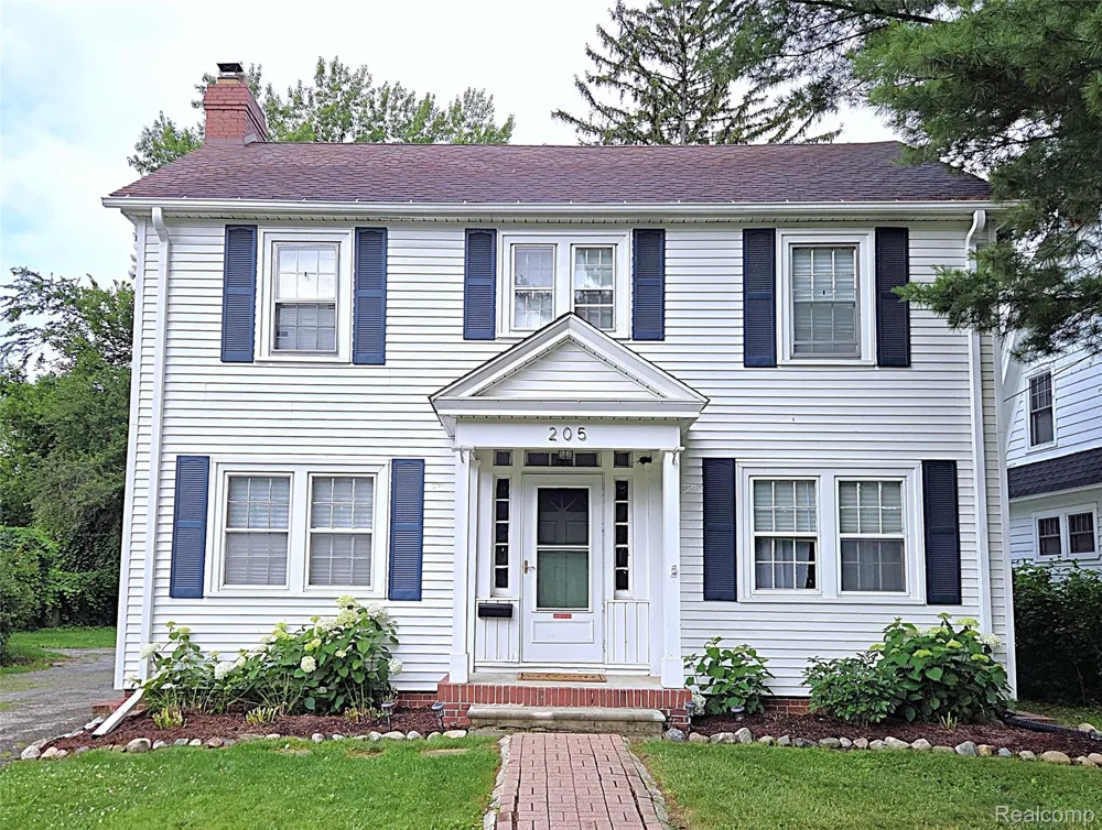 205 E Iroquois Road Pontiac City, MI 48341