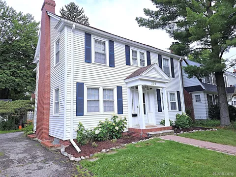 205 E Iroquois Road