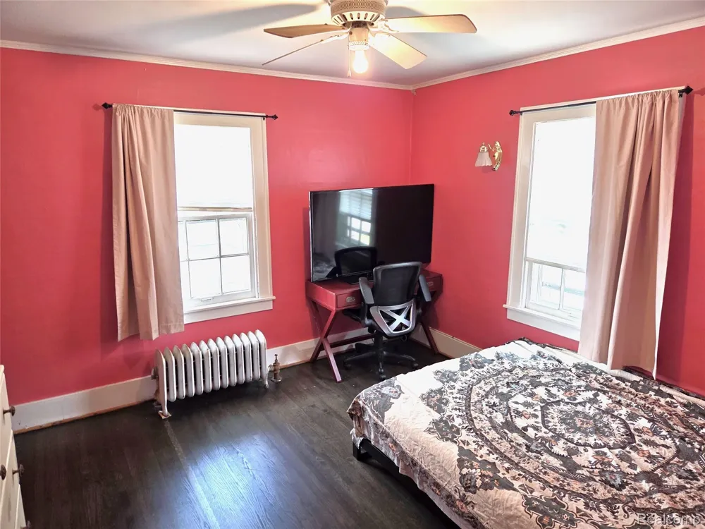 205 E Iroquois Road Pontiac City, MI 48341