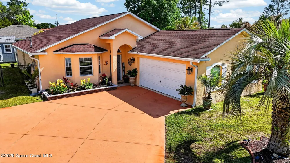 39 Wheeling Lane Palm Coast, FL 32164