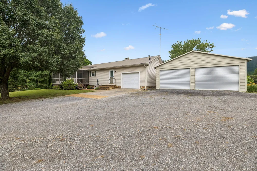 187 Burns Lane Benton, TN 37307