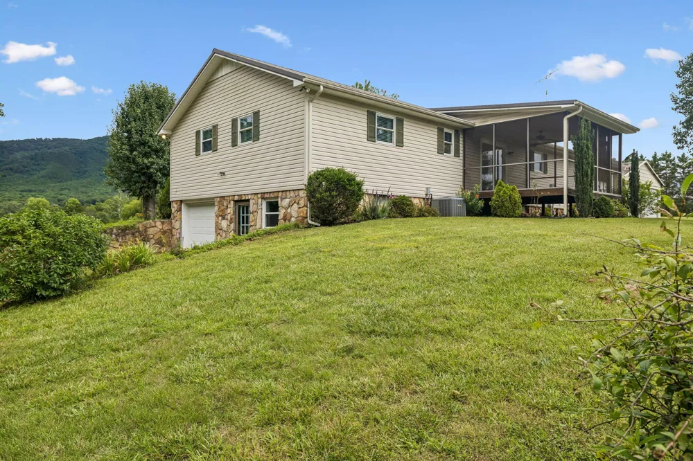 187 Burns Lane Benton, TN 37307