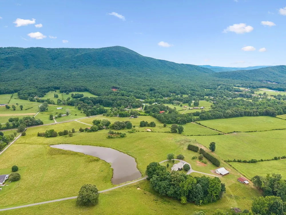 187 Burns Lane Benton, TN 37307