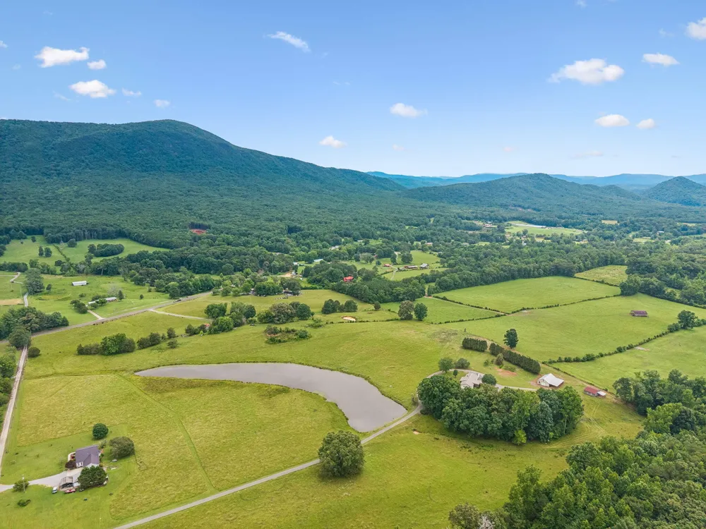 187 Burns Lane Benton, TN 37307
