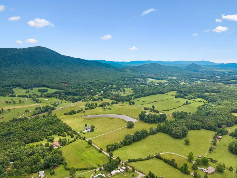187 Burns Lane Benton, TN 37307