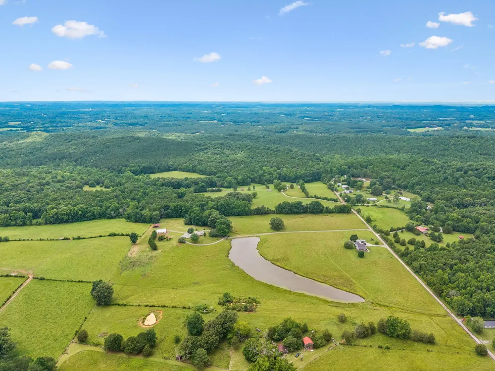 187 Burns Lane Benton, TN 37307
