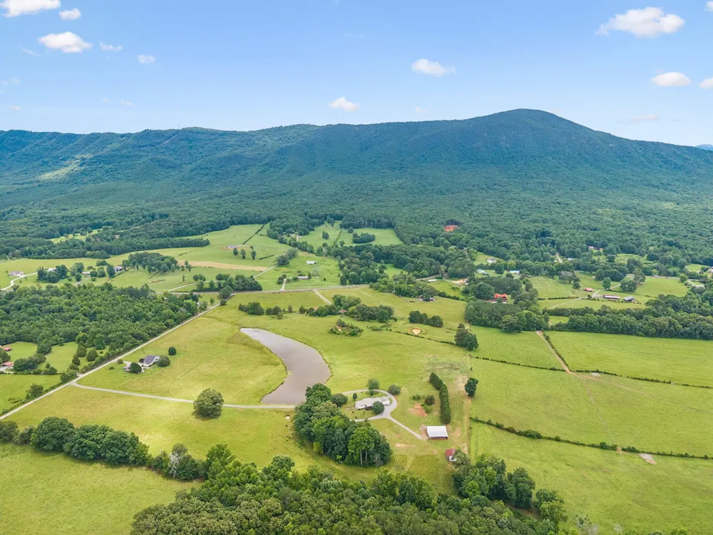 187 Burns Lane Benton, TN 37307