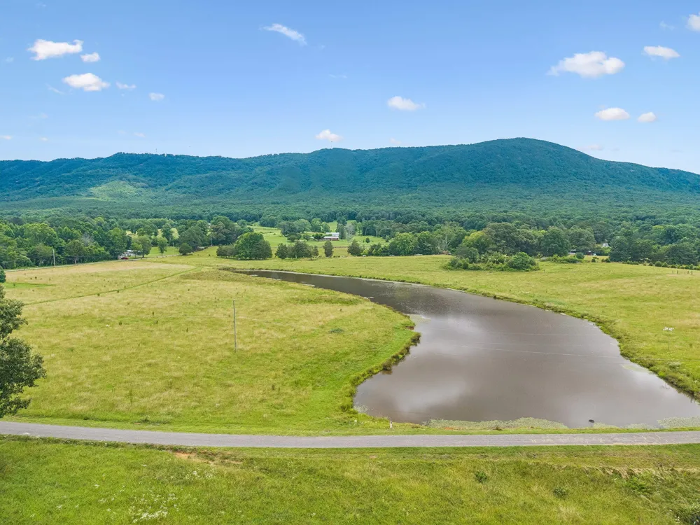 187 Burns Lane Benton, TN 37307