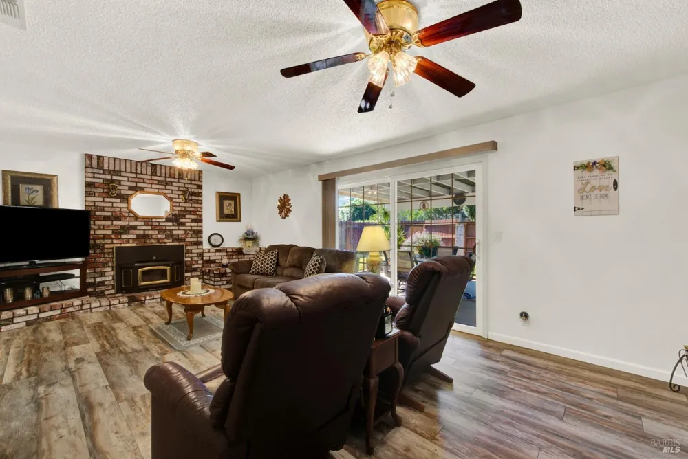 214 Gentry Circle Vacaville, CA 95687