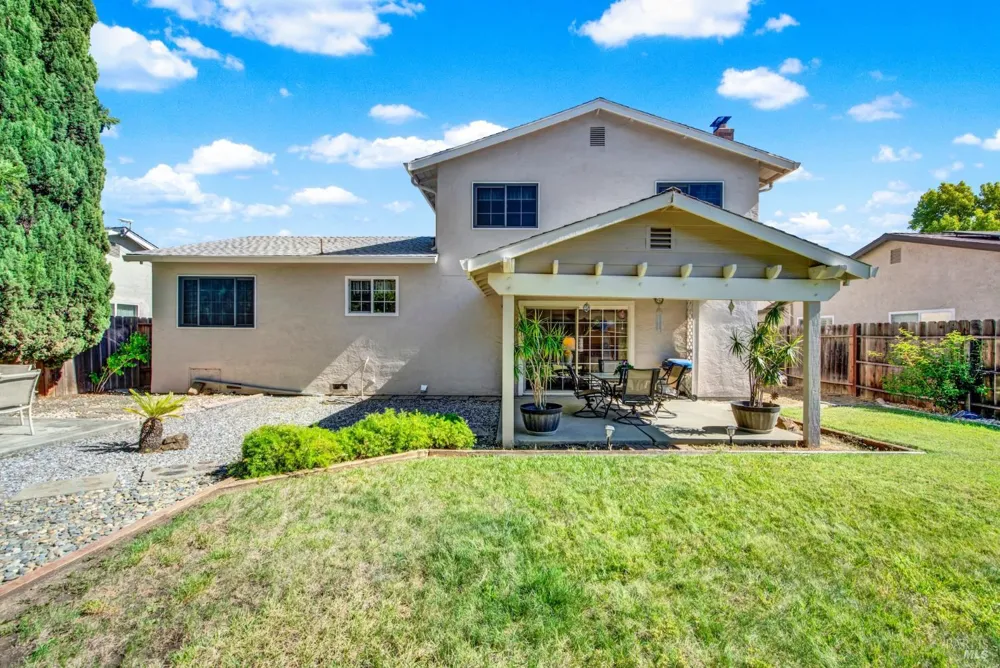214 Gentry Circle Vacaville, CA 95687