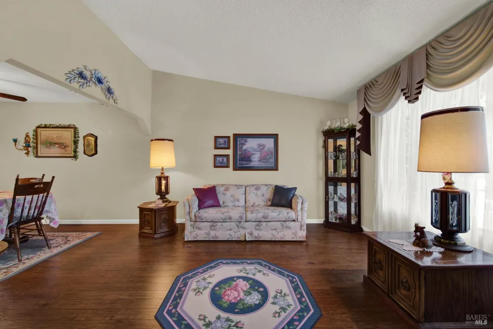 214 Gentry Circle Vacaville, CA 95687