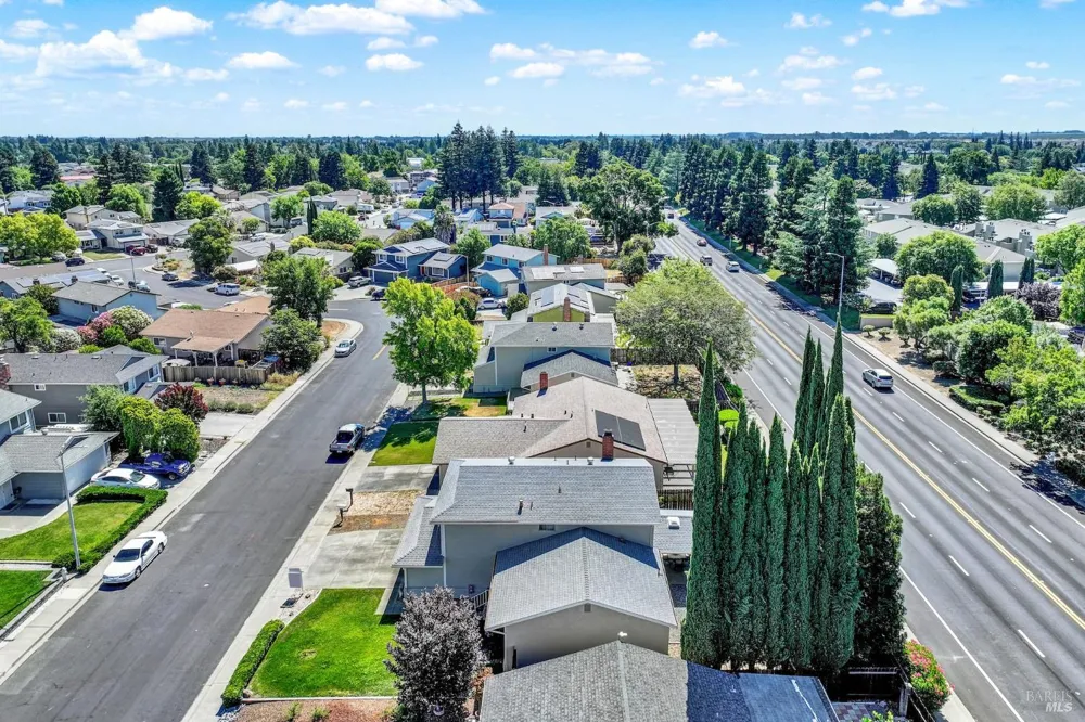 214 Gentry Circle Vacaville, CA 95687