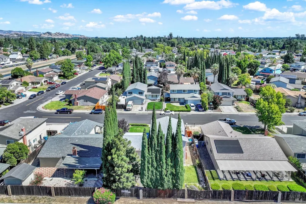 214 Gentry Circle Vacaville, CA 95687