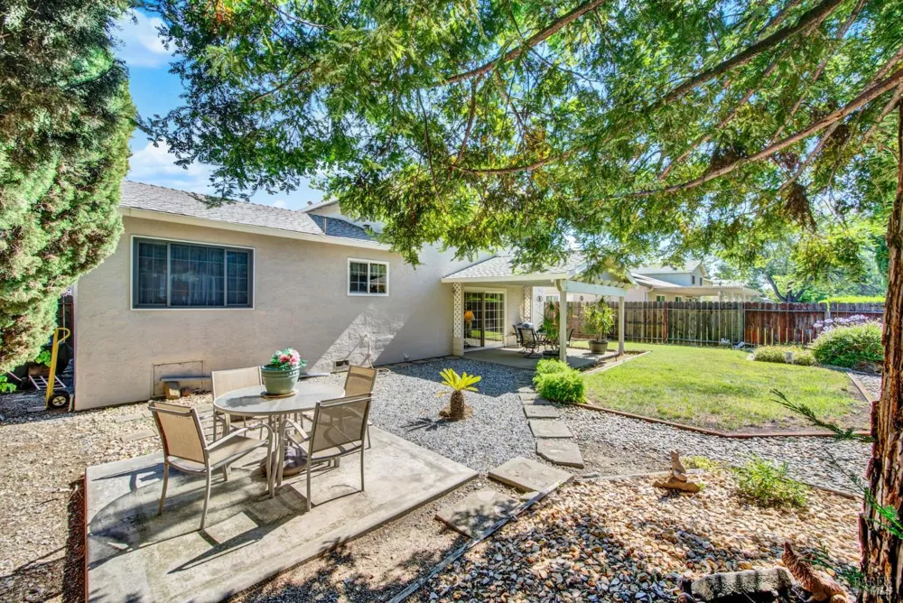 214 Gentry Circle Vacaville, CA 95687
