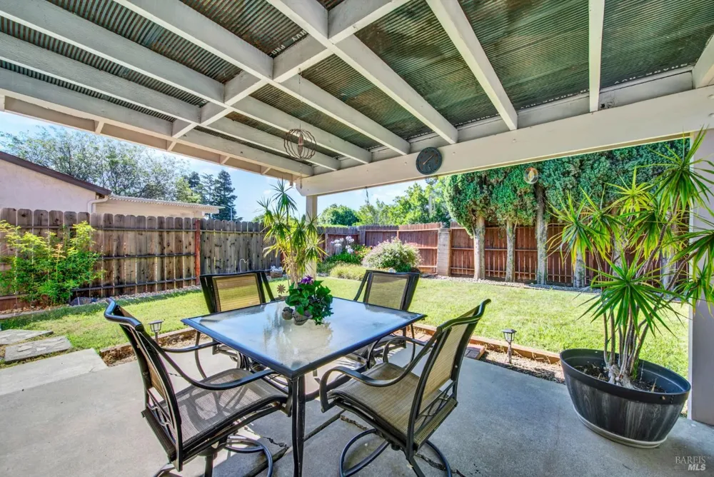 214 Gentry Circle Vacaville, CA 95687