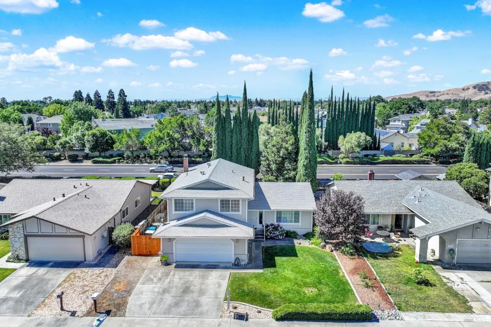 214 Gentry Circle Vacaville, CA 95687