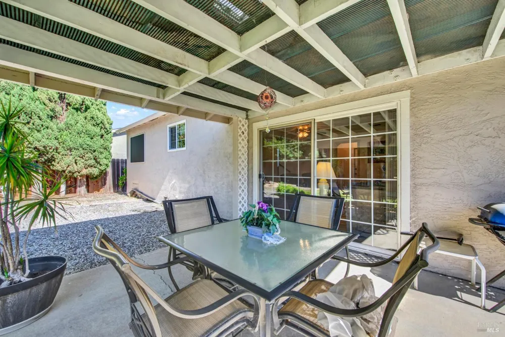 214 Gentry Circle Vacaville, CA 95687