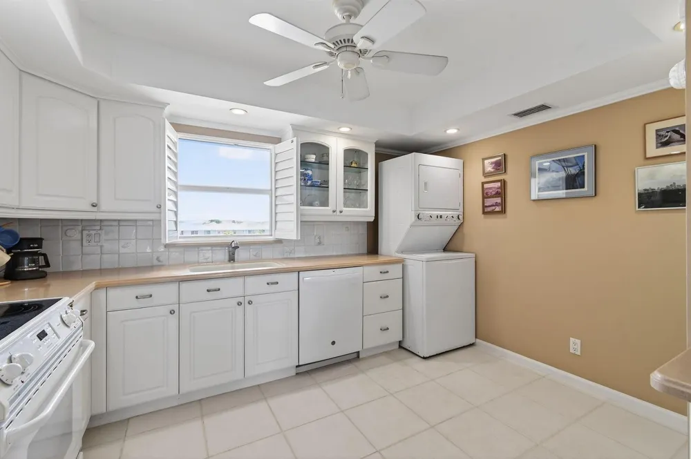 801 Lake Shore Drive #414 Lake Park, FL 33403