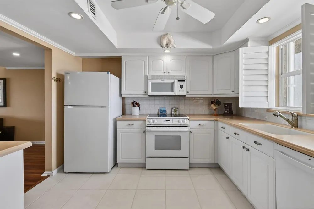 801 Lake Shore Drive #414 Lake Park, FL 33403