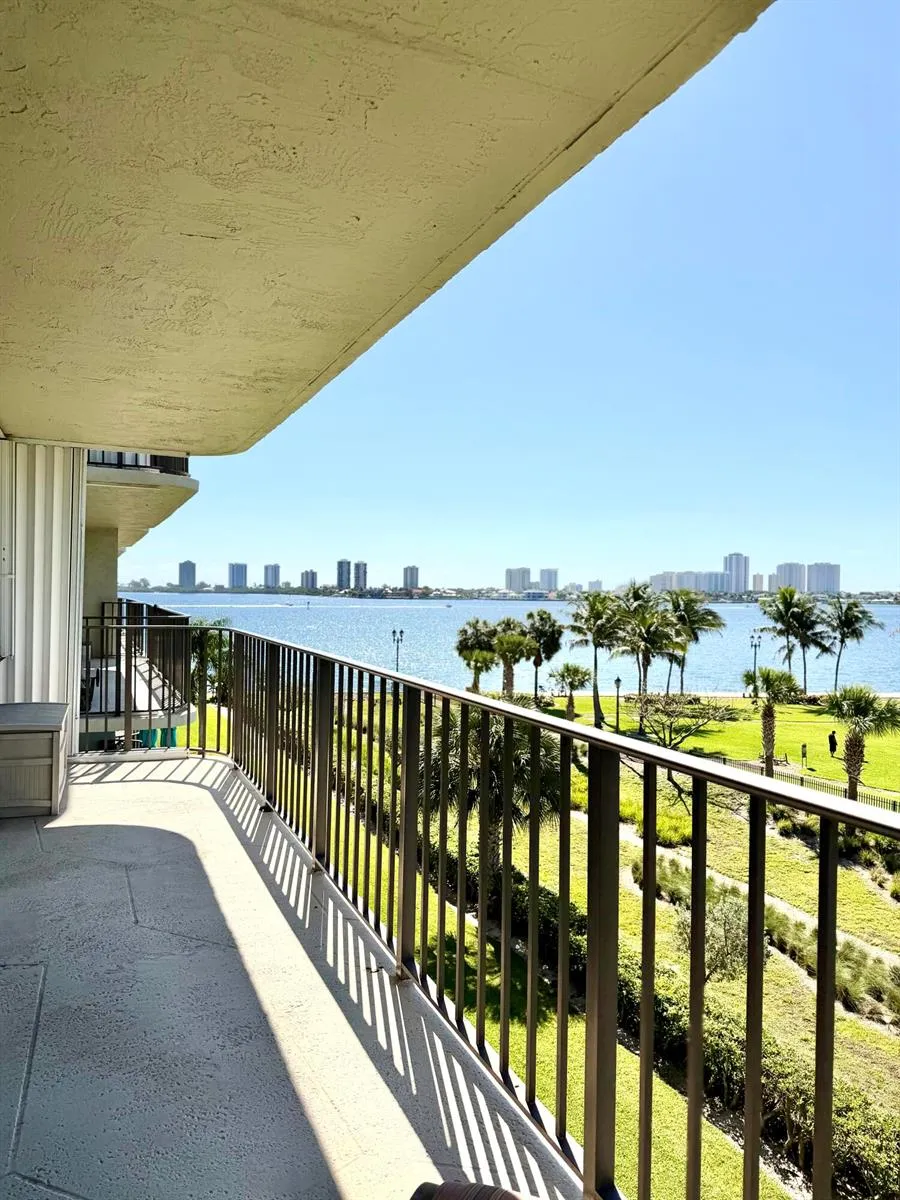 801 Lake Shore Drive #414 Lake Park, FL 33403