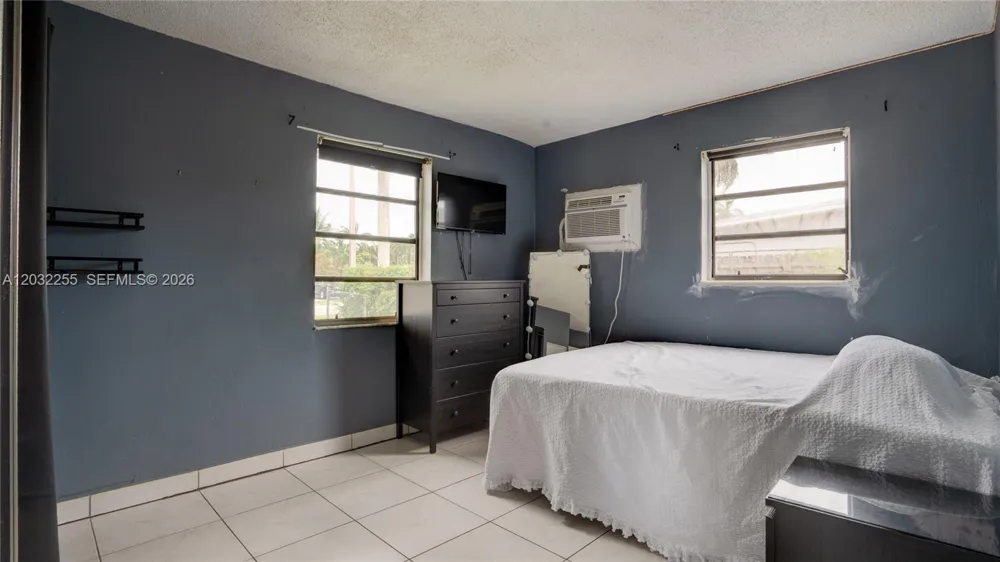 9840 SW 48th St Miami, FL 33165
