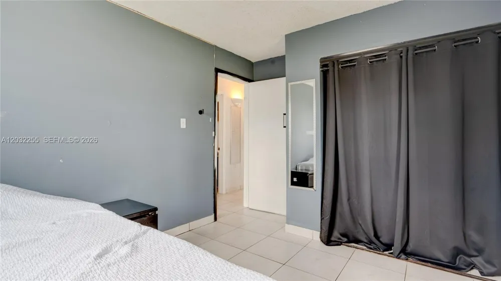 9840 SW 48th St Miami, FL 33165