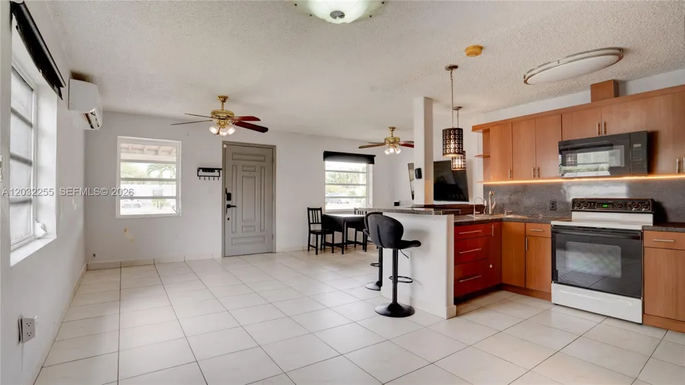 9840 SW 48th St Miami, FL 33165