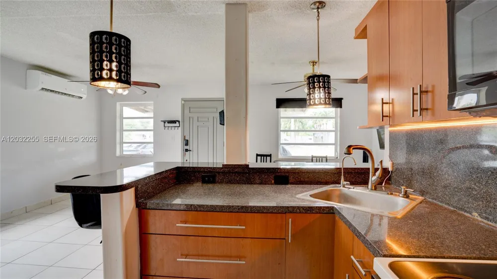 9840 SW 48th St Miami, FL 33165