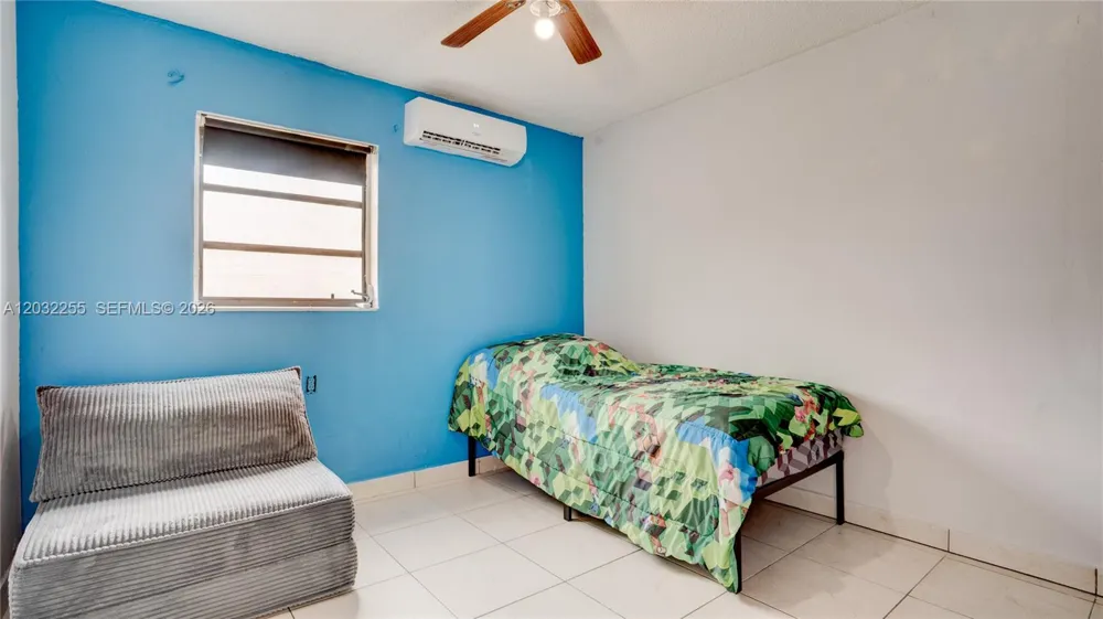9840 SW 48th St Miami, FL 33165