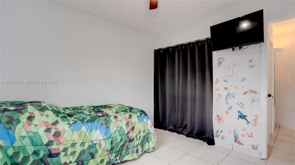 9840 SW 48th St Miami, FL 33165