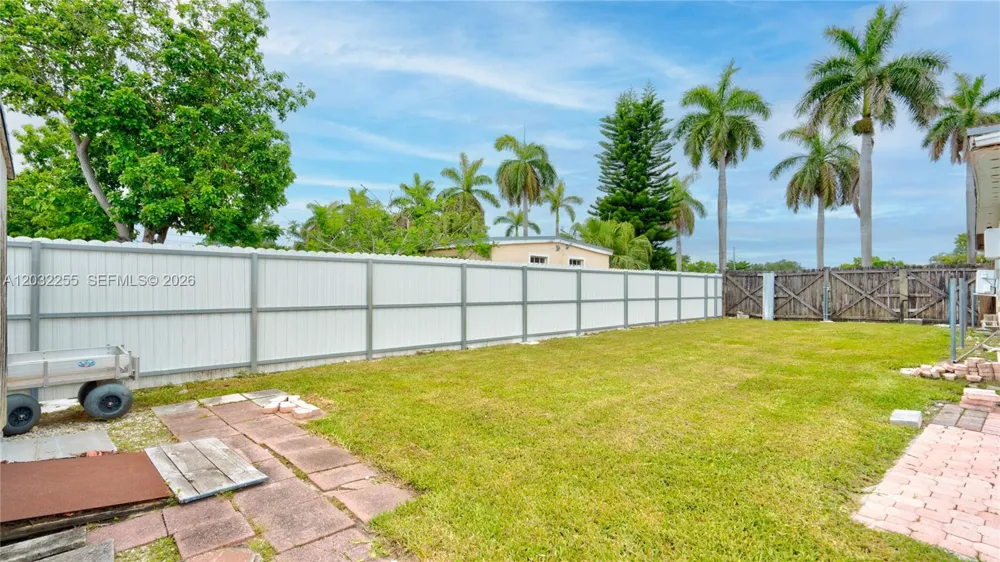 9840 SW 48th St Miami, FL 33165