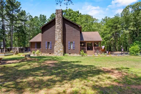 143 Mohegan Trail