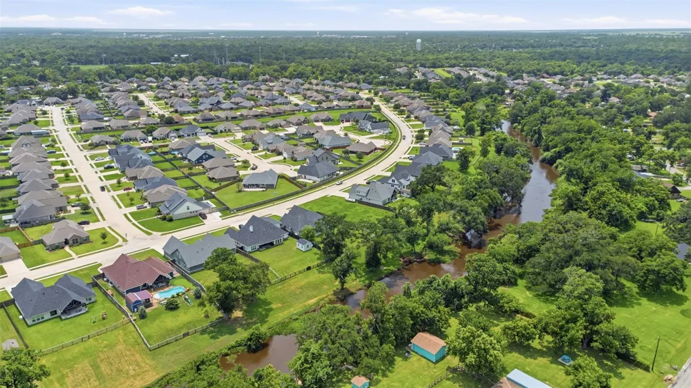 208 Creekside Lane Lake Jackson, TX 77566